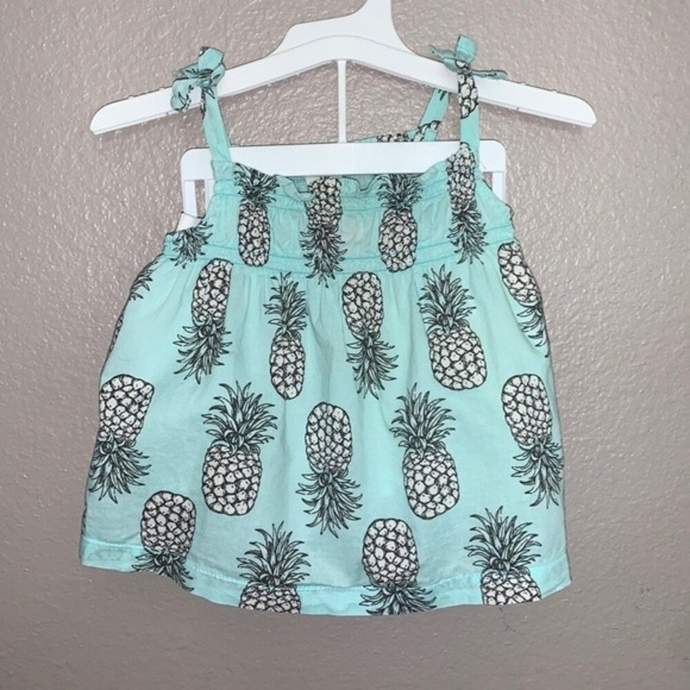 Carter’s 12 month old top and x2 shorts.
